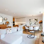 Δωμάτια σε οικογενειακή κατοικία Luxury With Balcony And Shared In The Parque Eduardo Vii Area