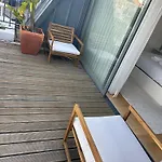 Δωμάτια σε οικογενειακή κατοικία Luxury With Balcony And Shared In The Parque Eduardo Vii Area *
