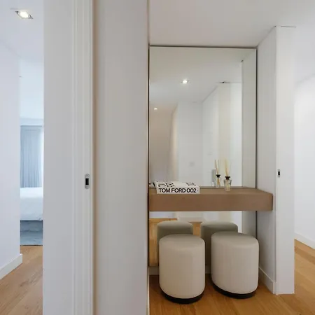 Luxury With Balcony And Shared In The Parque Eduardo Vii Area *