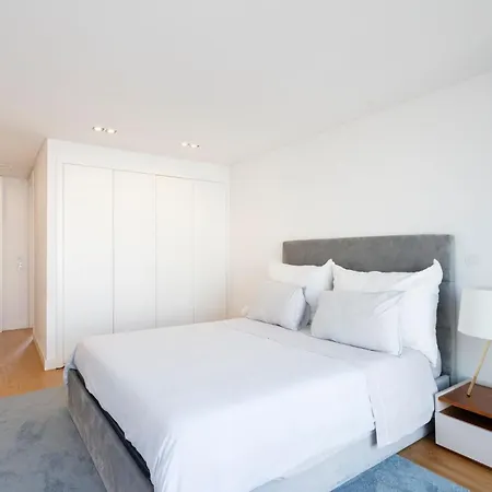 Δωμάτια σε οικογενειακή κατοικία Luxury With Balcony And Shared In The Parque Eduardo Vii Area *