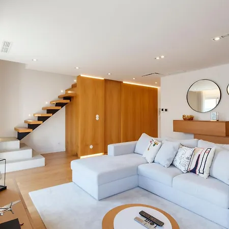 Homestay Luxury With Balcony And Shared In The Parque Eduardo Vii Area