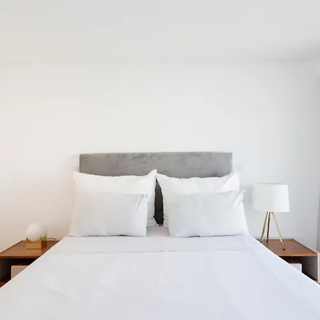 Luxury With Balcony And Shared In The Parque Eduardo Vii Area * Lisbon