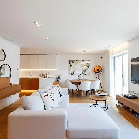 Luxury With Balcony And Shared In The Parque Eduardo Vii Area