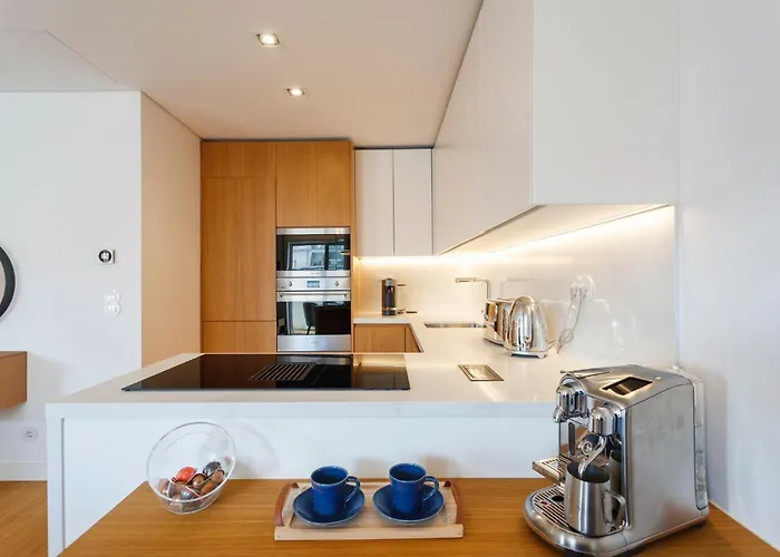 Luxury With Balcony And Shared In The Parque Eduardo Vii Area * ליסבון