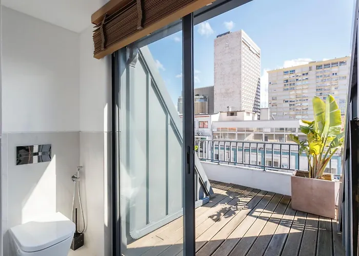 Luxury With Balcony And Shared In The Parque Eduardo Vii Area *