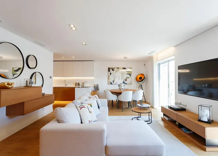 Luxury With Balcony And Shared In The Parque Eduardo Vii Area