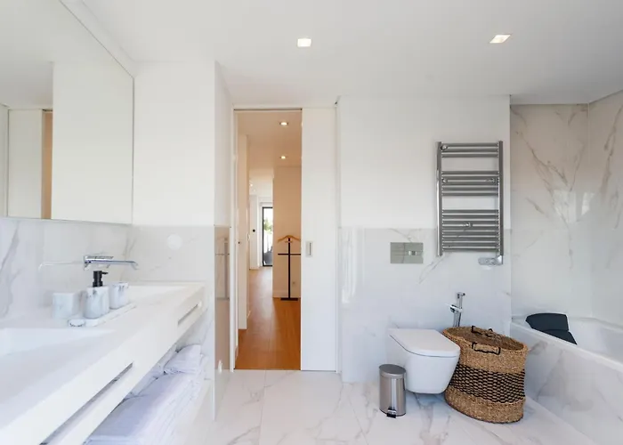 Luxury With Balcony And Shared In The Parque Eduardo Vii Area בית אירוח *