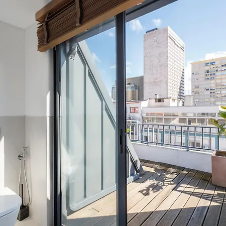 Luxury With Balcony And Shared In The Parque Eduardo Vii Area *