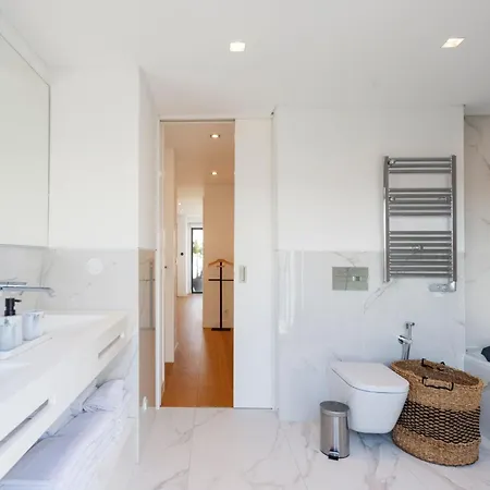 Luxury With Balcony And Shared In The Parque Eduardo Vii Area ホームステイ *
