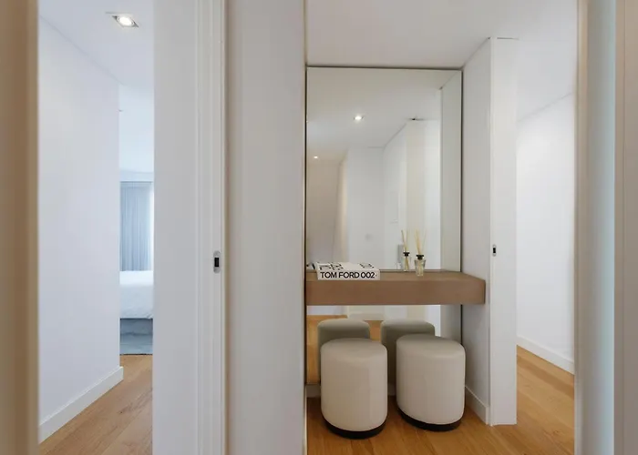 Luxury With Balcony And Shared In The Parque Eduardo Vii Area *