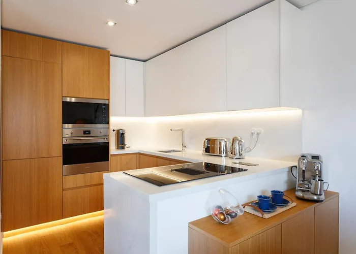 Luxury With Balcony And Shared In The Parque Eduardo Vii Area * Lisboa
