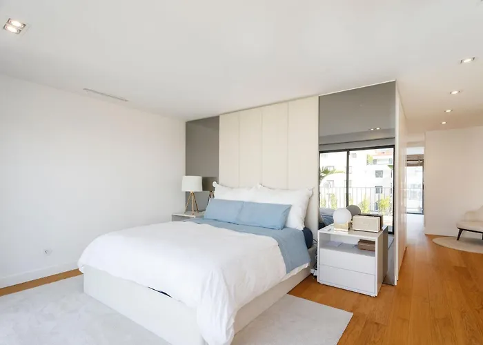 Luxury With Balcony And Shared In The Parque Eduardo Vii Area * Lisboa