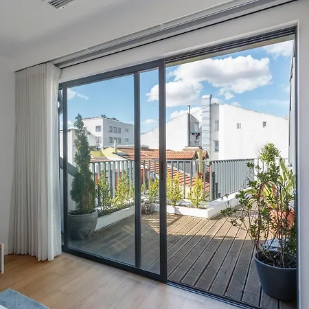 Quarto em Acomodações Particulares Luxury With Balcony And Shared In The Parque Eduardo Vii Area