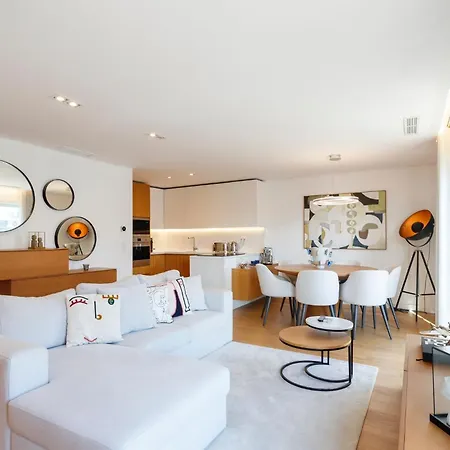 Quarto em Acomodações Particulares Luxury With Balcony And Shared In The Parque Eduardo Vii Area